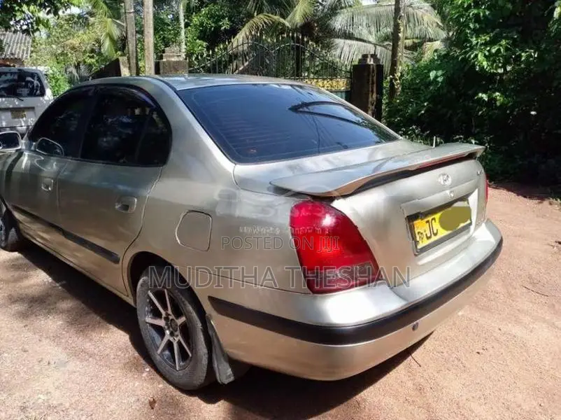 Hyundai Elantra 2001