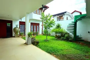 6 Bedroom Modern House for Sale in Kohuwala, Nugegoda (HS5038)