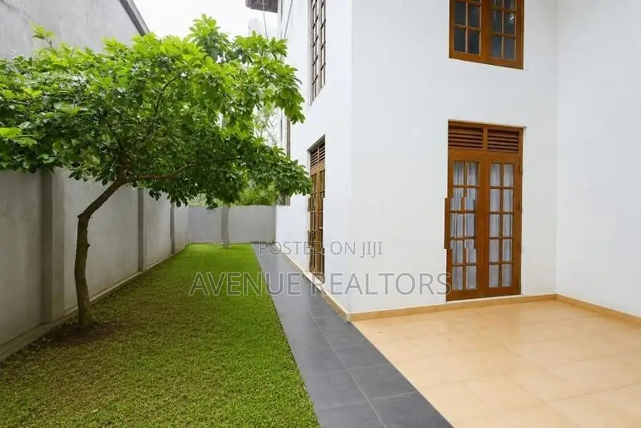 6 Bedroom Modern House for Sale in Kohuwala, Nugegoda (HS5038)
