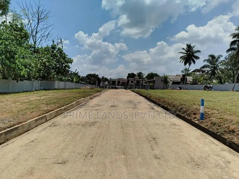 ගොඩගම හන්දියට ආසන්නව බිම් කොටස් විකිණීමට ..