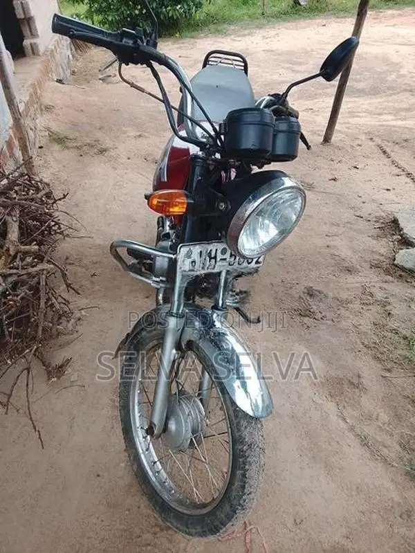 Bajaj Boxer 2012