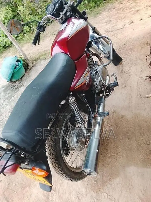 Bajaj Boxer 2012