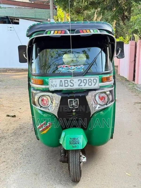 Bajaj RE 2018