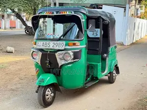 Bajaj RE 2018
