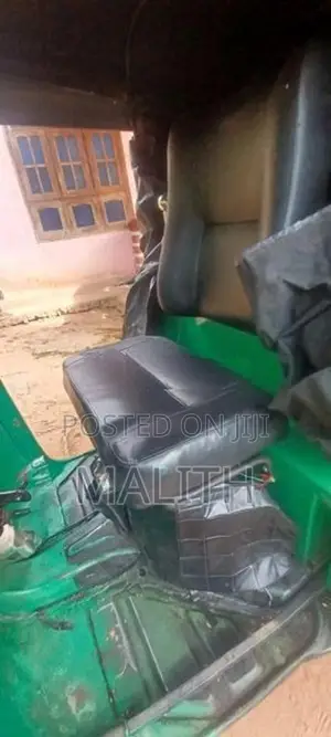 Bajaj RE 2003