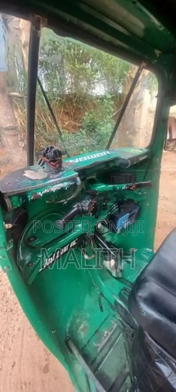Bajaj RE 2003