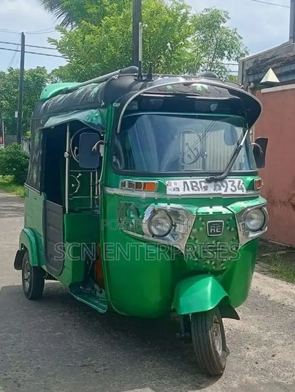 Bajaj RE 2015