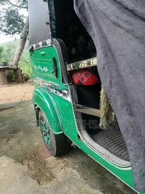 Bajaj RE 175cc 2010