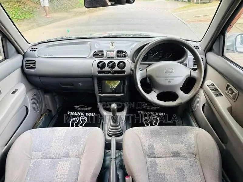 Nissan March K 11 2002