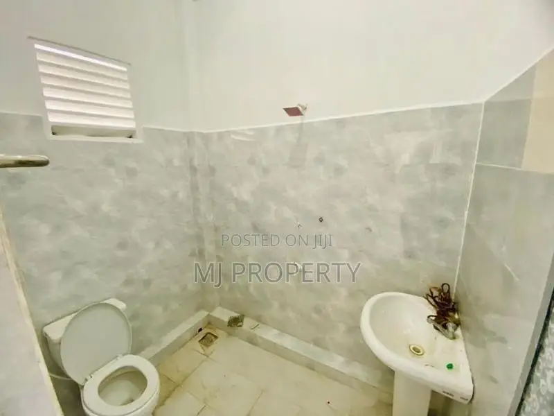 ( IC-1320) Valuable Commercial 2nd Floor Shop Space Rent In Homagama