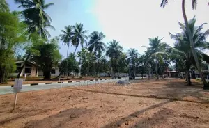 වටරැක බස් පාරට ඇවිදින දුරින් පිහිටි නේවාසික බිම් කොටස්