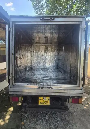 Isuzu Elf 2000