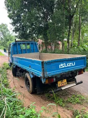 Isuzu Elf 1987