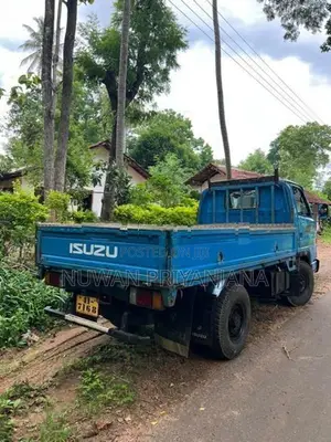 Isuzu Elf 1987