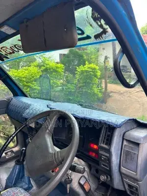 Isuzu Elf 1987