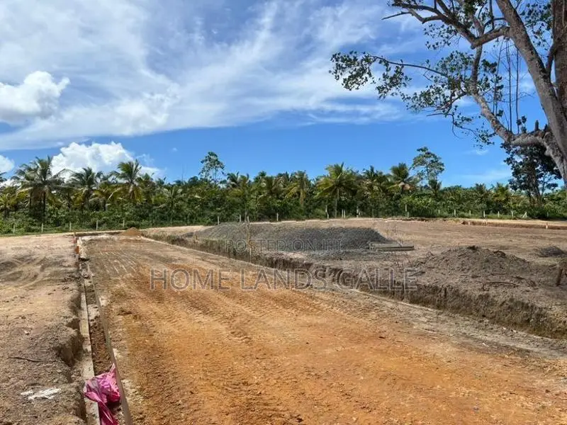 රත්ගම මාවඩවිලෙන් බිම් කොටස්