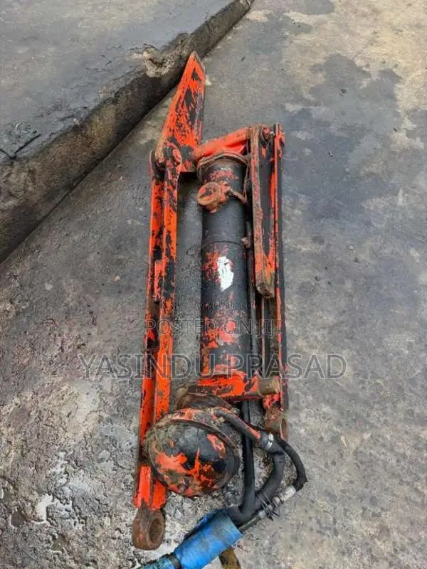 Isuzu Forward Tipper Jack for Lorry