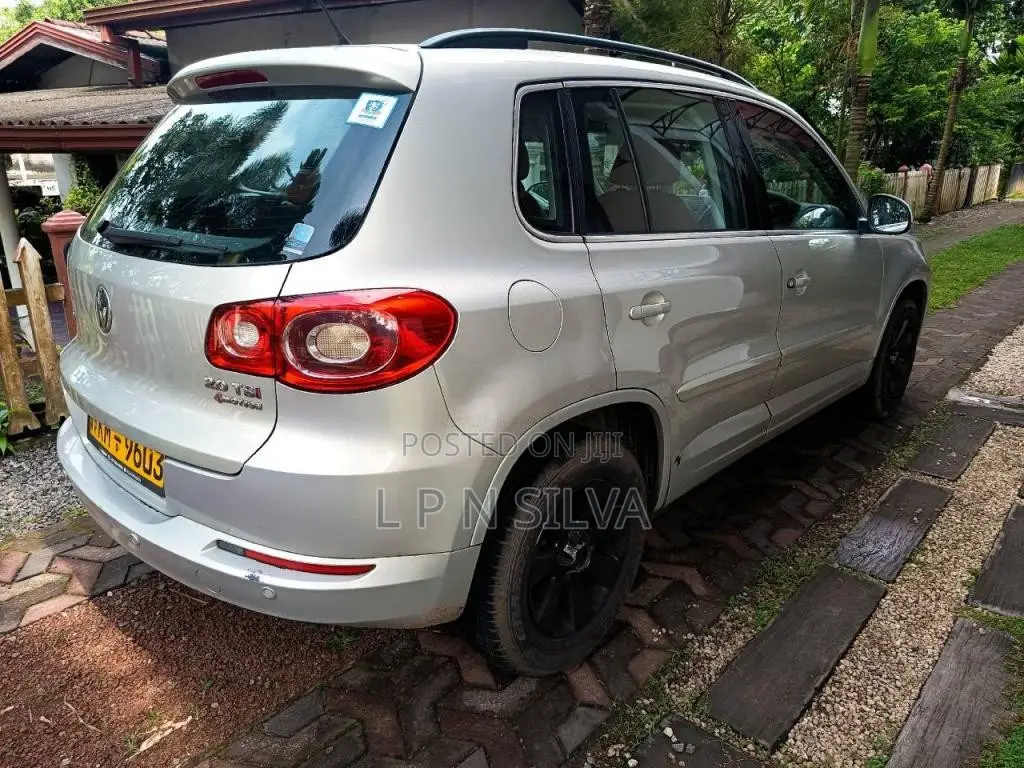 Volkswagen Tiguan 2011 SUV (Used)