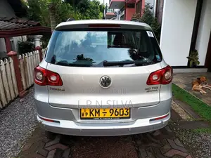 Volkswagen Tiguan 2011 SUV (Used)