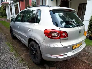 Volkswagen Tiguan 2011 SUV (Used)