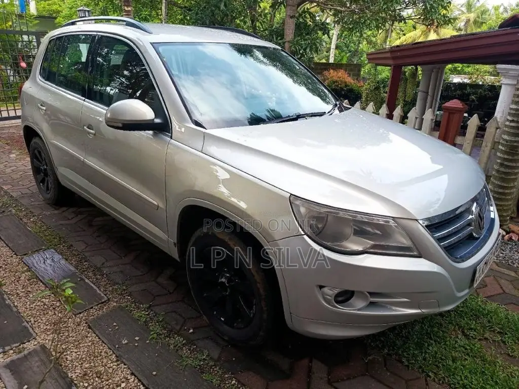 Volkswagen Tiguan 2011 SUV (Used)