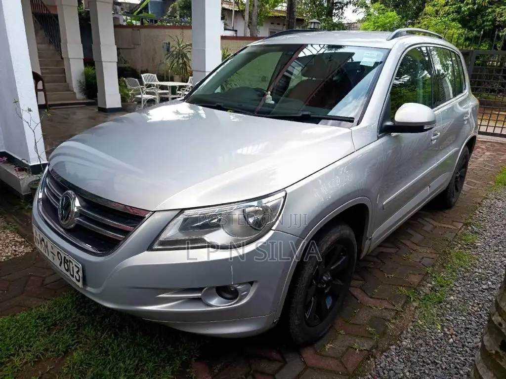 Volkswagen Tiguan 2011 SUV (Used)