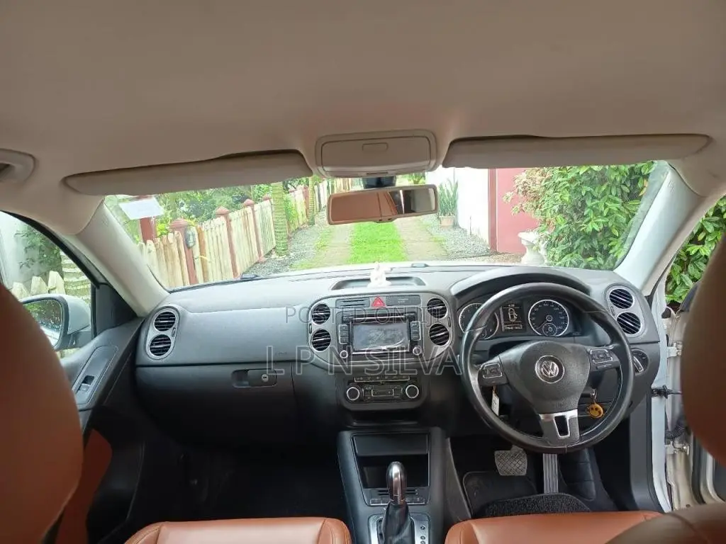 Volkswagen Tiguan 2011 SUV (Used)