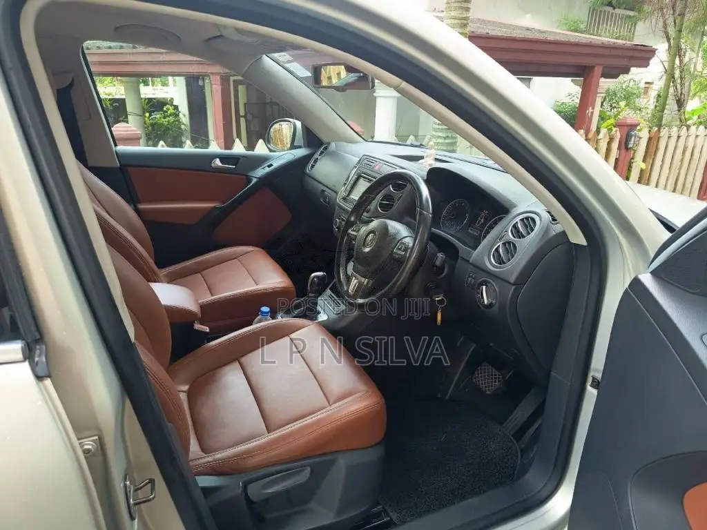 Volkswagen Tiguan 2011 SUV (Used)