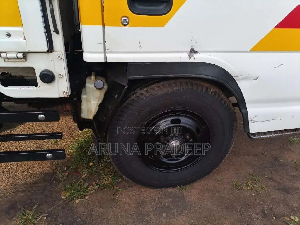 Isuzu Nkr 2000 Lorry (Used)