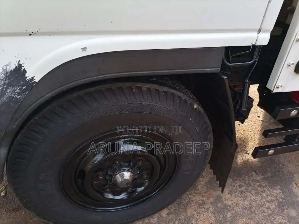 Isuzu Nkr 2000 Lorry (Used)