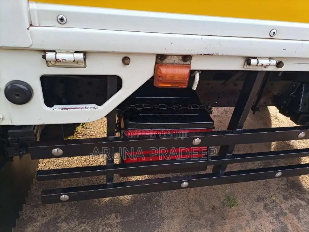 Isuzu Nkr 2000 Lorry (Used)