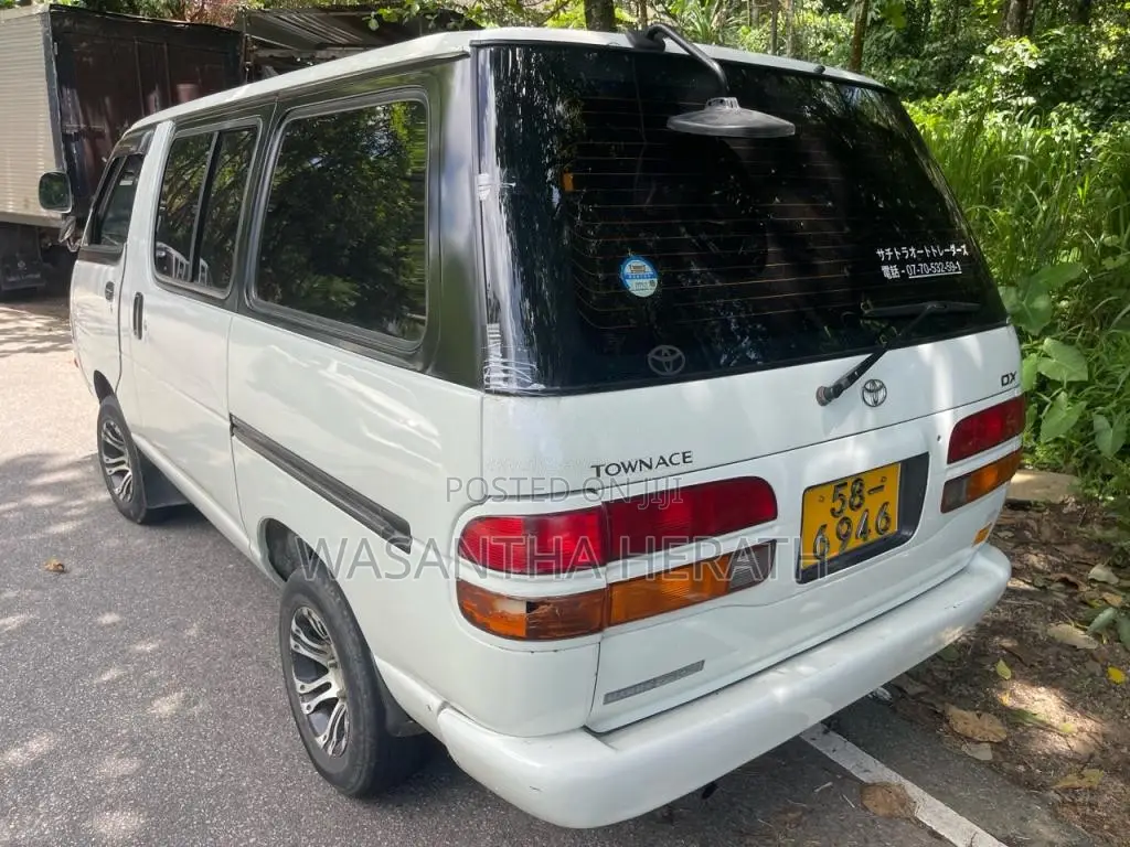 Toyota Lotto 1992 Van (Used)