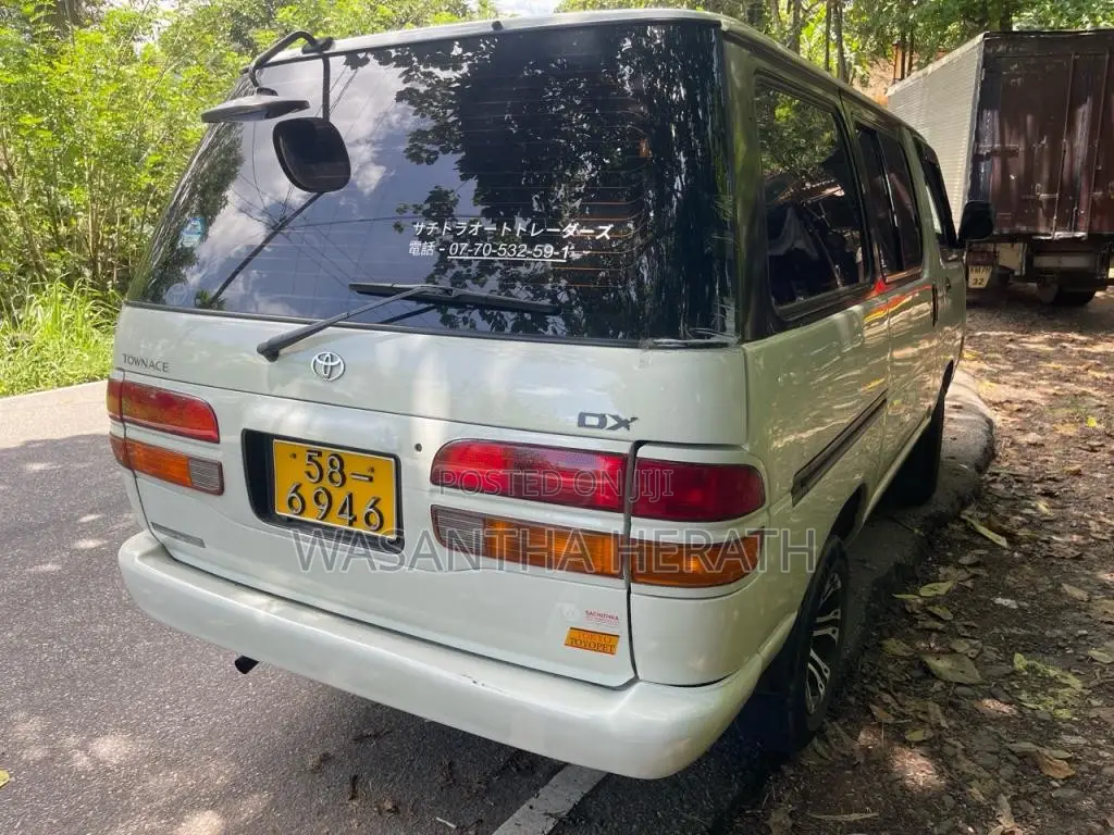 Toyota Lotto 1992 Van (Used)