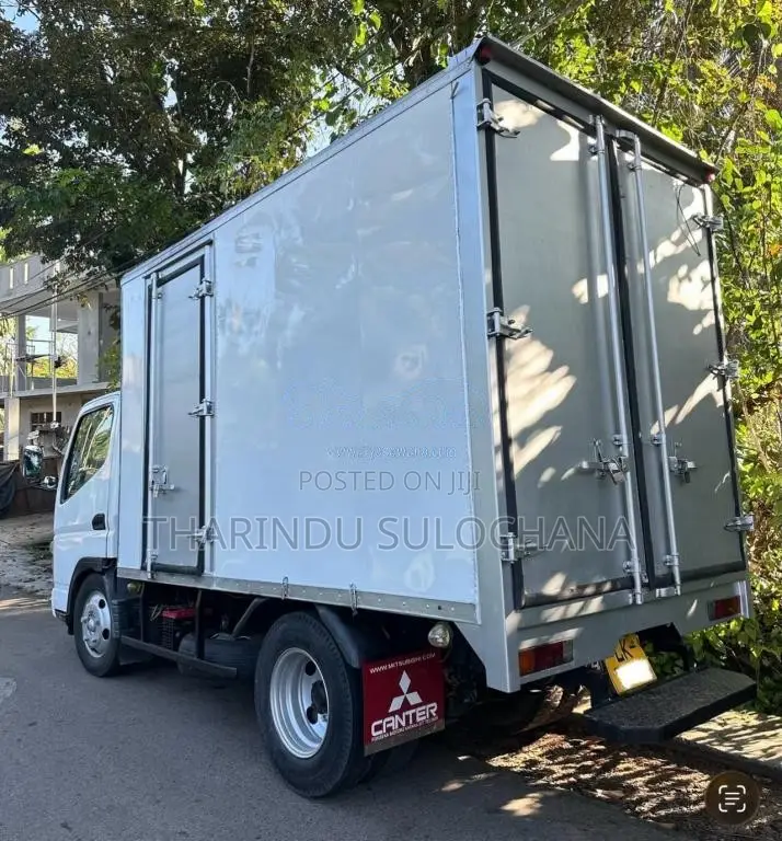 Mitsubishi Canter 10.5 2012 Lorry (Used)