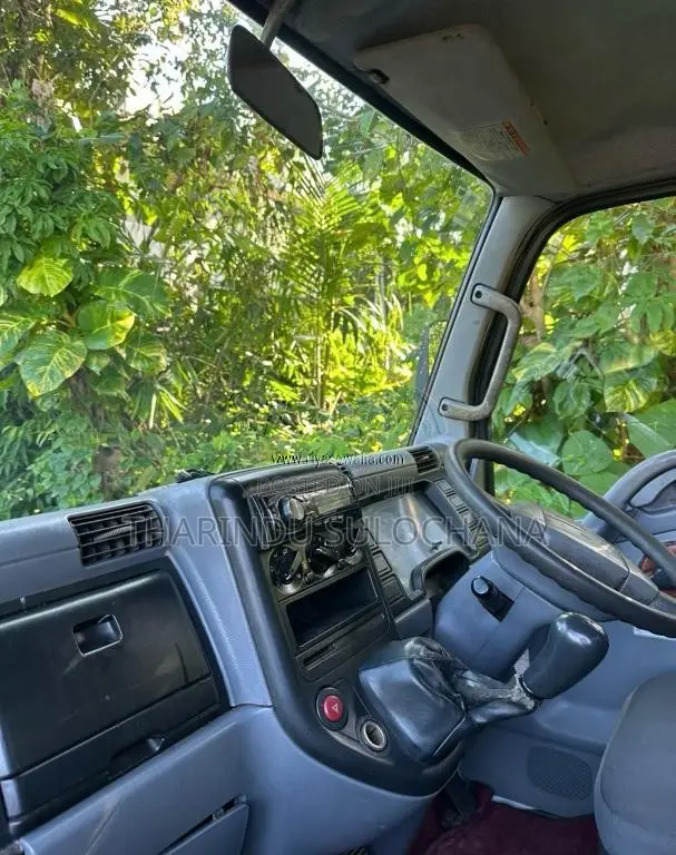 Mitsubishi Canter 10.5 2012 Lorry (Used)