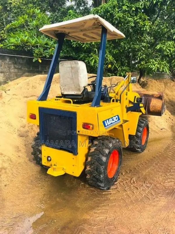 Komatsu Wheel Loader WA30-3 2000 Heavy-Duty (Used)