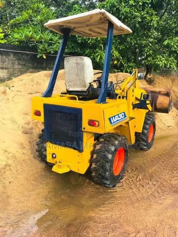 Komatsu Wheel Loader WA30-3 2000 Heavy-Duty (Used)