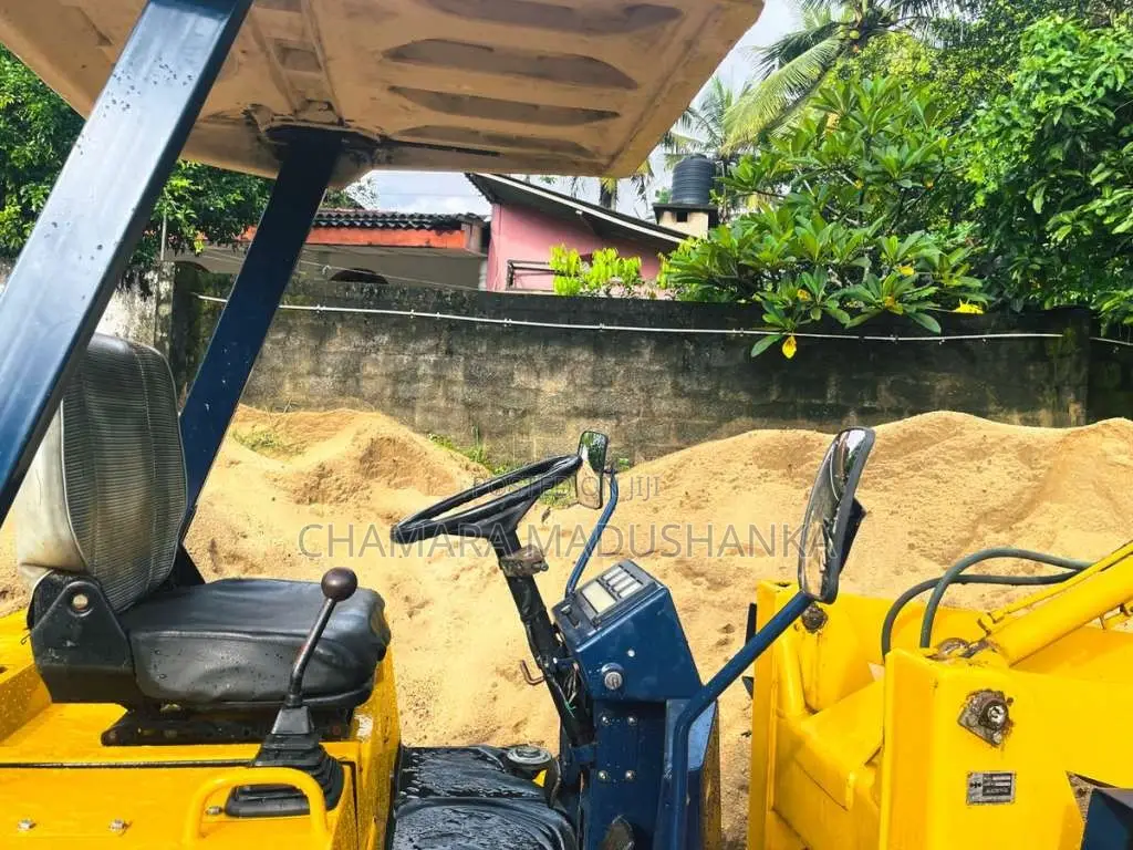 Komatsu Wheel Loader WA30-3 2000 Heavy-Duty (Used)