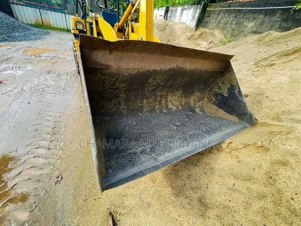 Komatsu Wheel Loader WA30-3 2000 Heavy-Duty (Used)