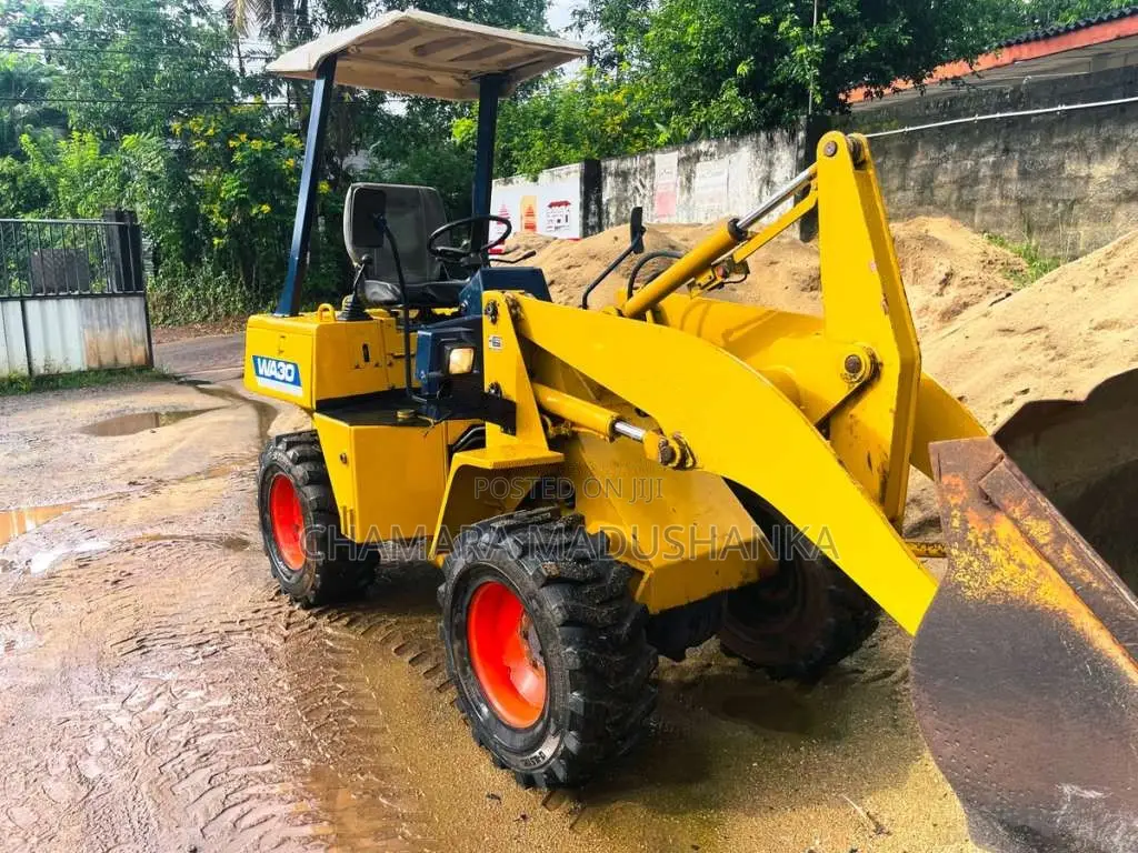 Komatsu Wheel Loader WA30-3 2000 Heavy-Duty (Used)