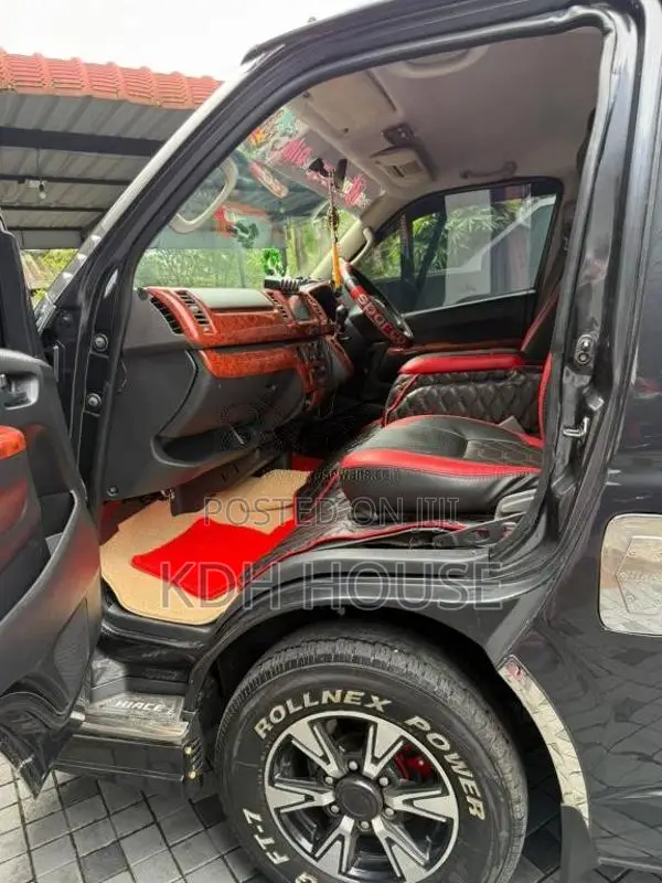 Toyota SUPER GL 2005 Van (Used)