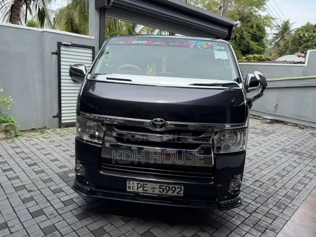 Toyota SUPER GL 2005 Van (Used)