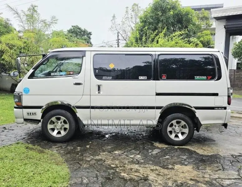 Toyota HIACE DOLPHIN LH162 5L 1999 Van (Used)