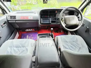 Toyota HIACE DOLPHIN LH162 5L 1999 Van (Used)