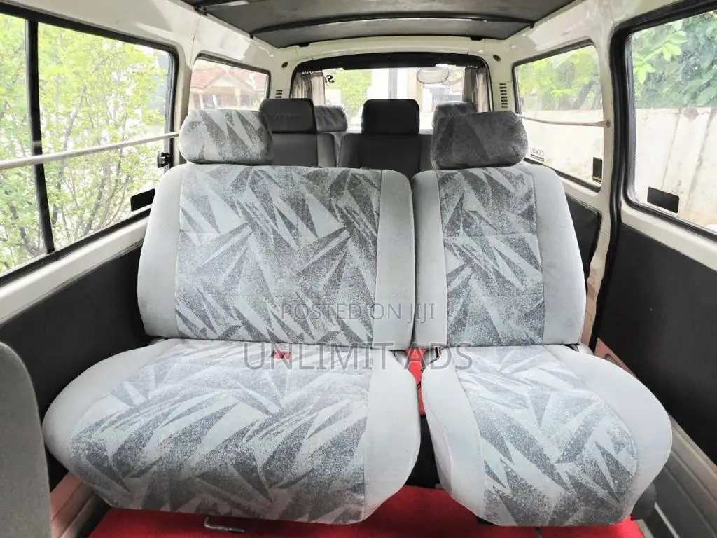 Toyota HIACE DOLPHIN LH162 5L 1999 Van (Used)