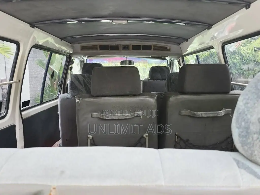 Toyota HIACE DOLPHIN LH162 5L 1999 Van (Used)