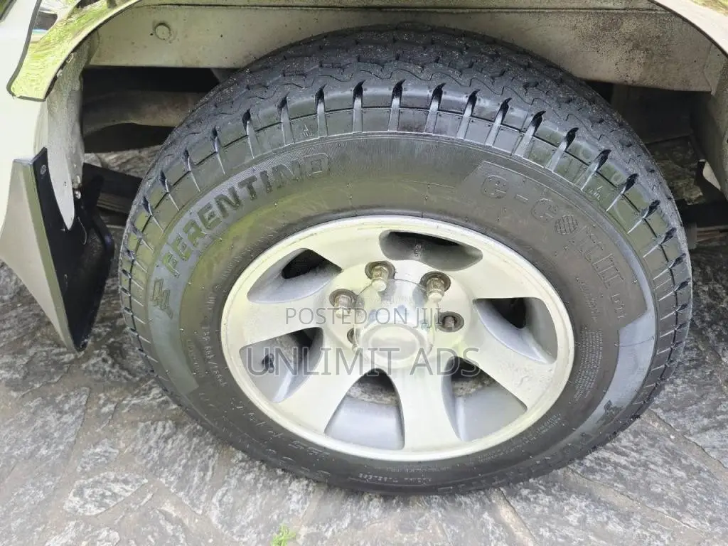Toyota HIACE DOLPHIN LH162 5L 1999 Van (Used)