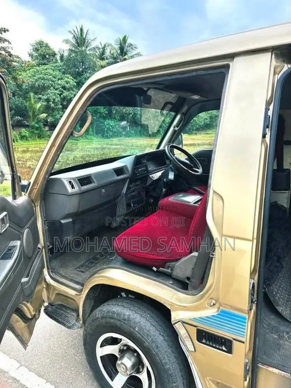 Nissan Caravan 1995 Van (Used)
