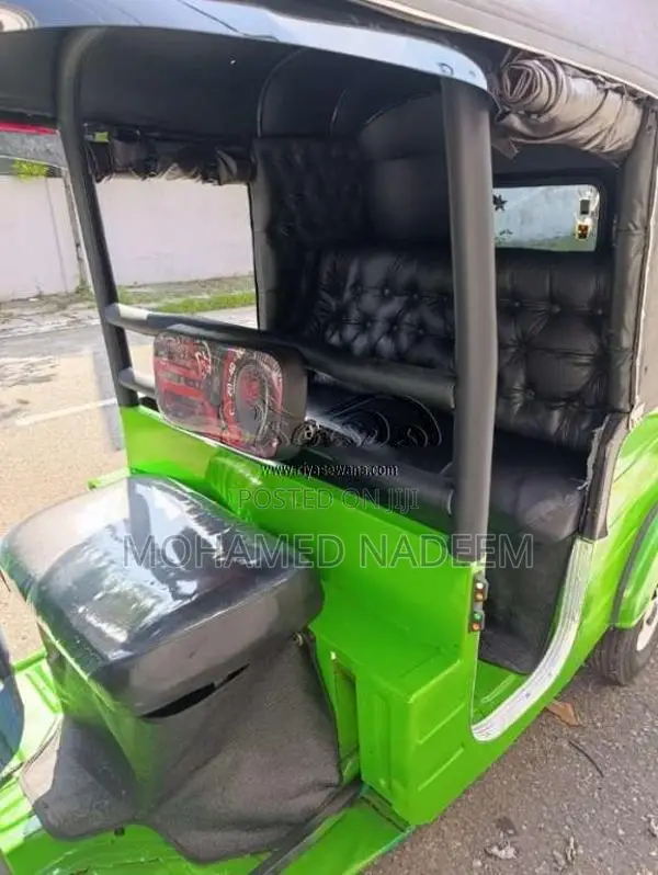 Bajaj RE 2 Stroke 2005 Three Wheel (Used)