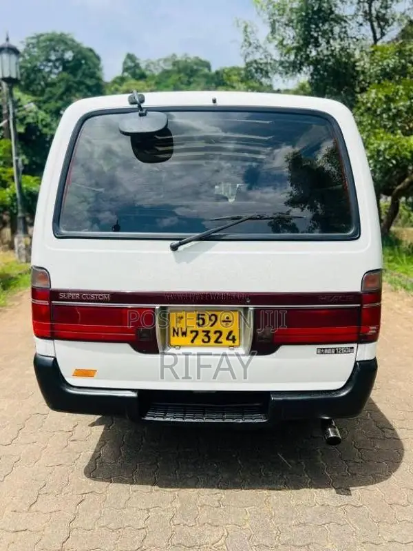 Toyota Dolphin 1992 Van (Used)